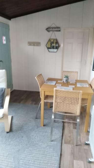 No 27 A Dog Friendly Rural Coastal Chalet Villa Seaton Exterior photo