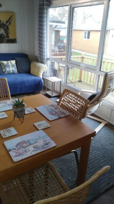 No 27 A Dog Friendly Rural Coastal Chalet Villa Seaton Exterior photo